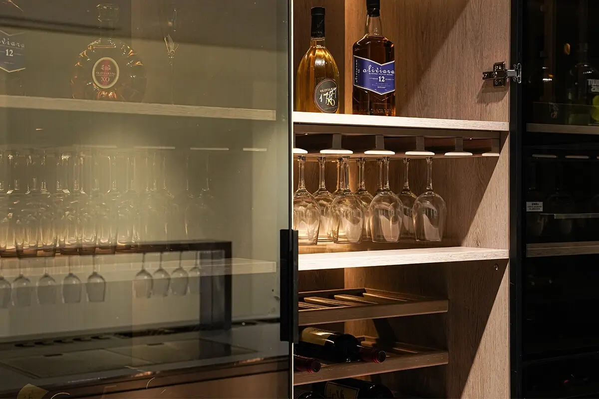 glass-door-wine-cabinet-interior