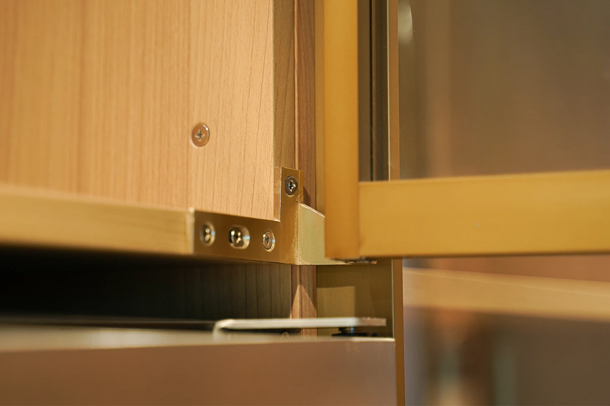 rongchunzhen-wine-cabinet-structure-detail-corner-joint