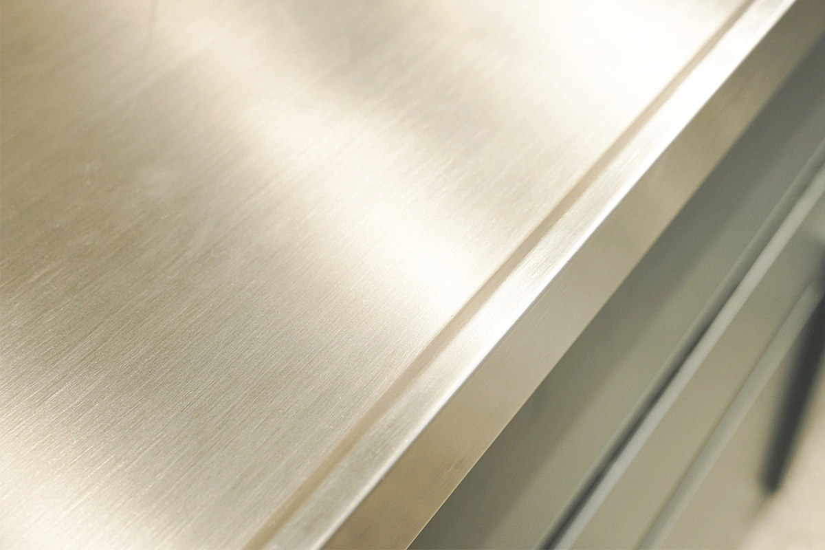 stainless-steel-kitchen-countertop-edge-finish-detail