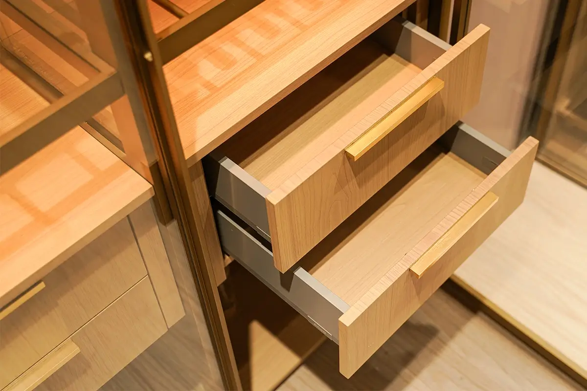 wine-cabinet-metal-frame-glass-door-detail