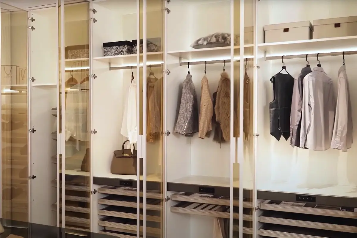 open wardrobe (1)